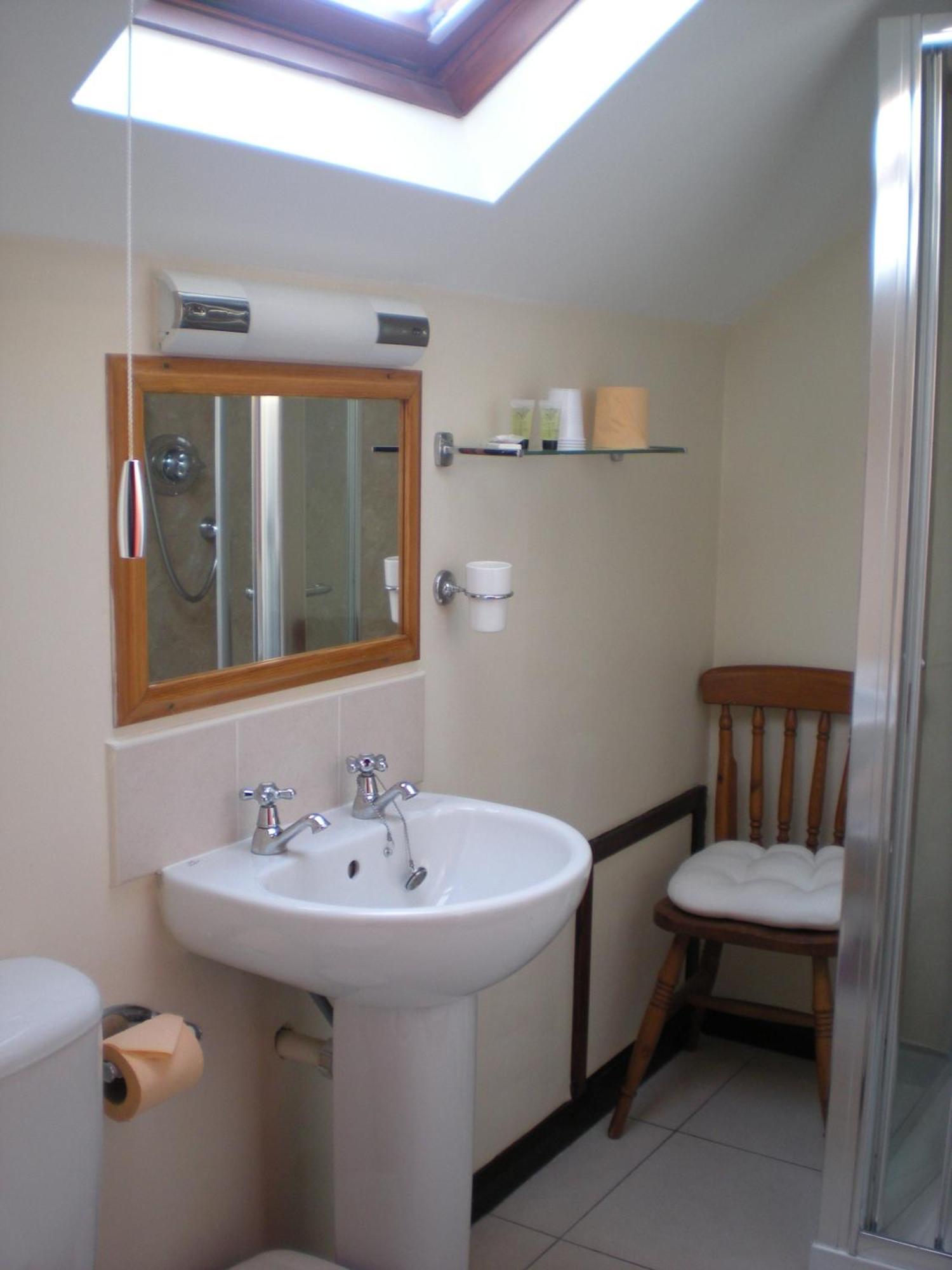 Inn The Black Bull And 2*